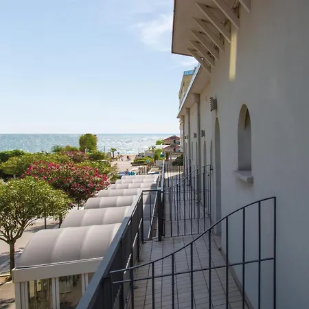 Ginevra Hotel *
