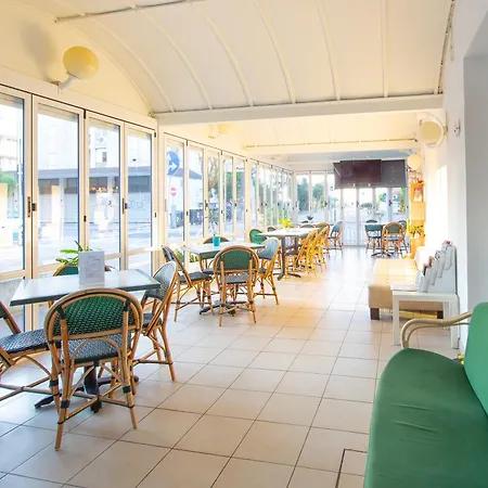 Отель Ginevra *