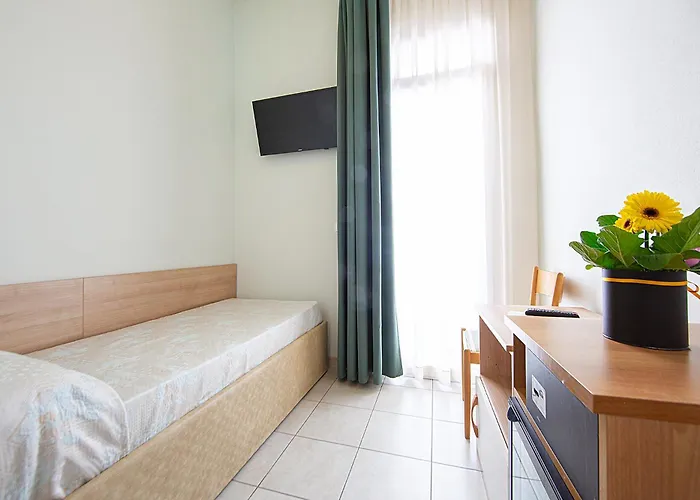Ginevra Hotel *